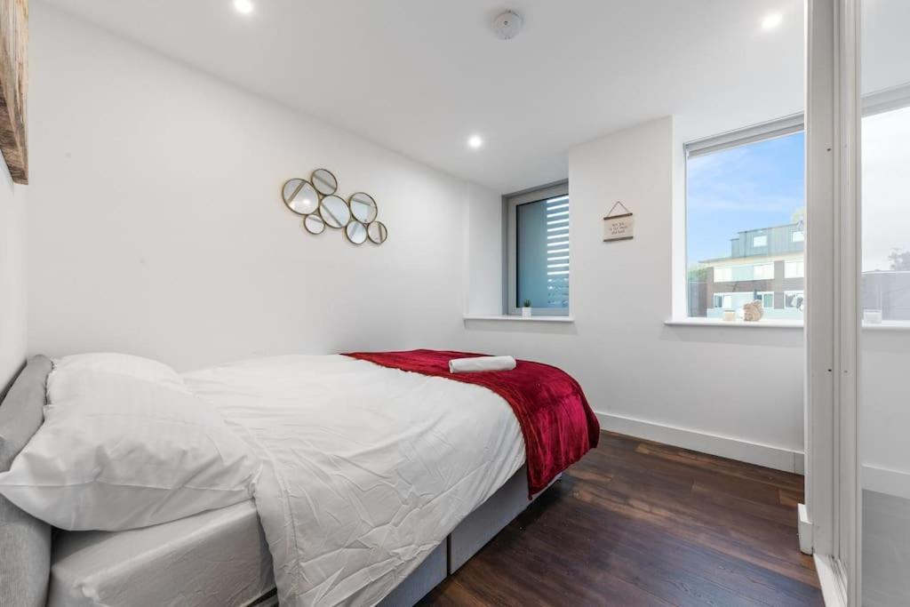 Sleep 7 20 Mins From London Waterloo Bp8 Appartamento Esterno foto